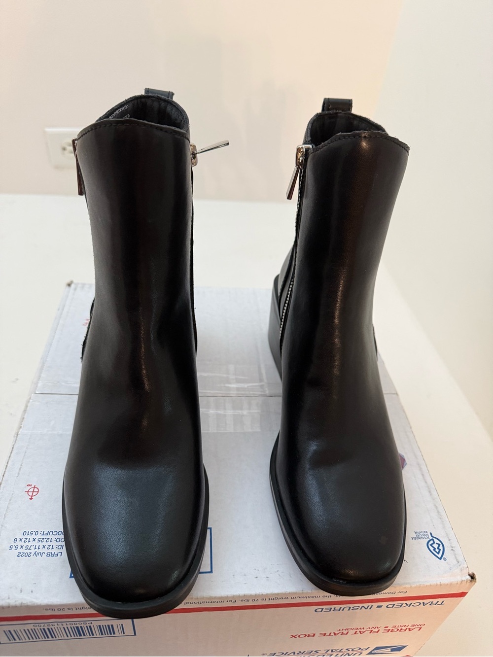 Steve Madden, size 8, black block heel square toe booties